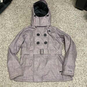 The northface longer body belted hooded ski jacket in excellent condition